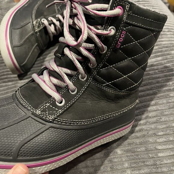 Crocs Womens 7 US AllCast Waterproof Duck Boot Snow Weather Black Purple Gray - Picture 3 of 10